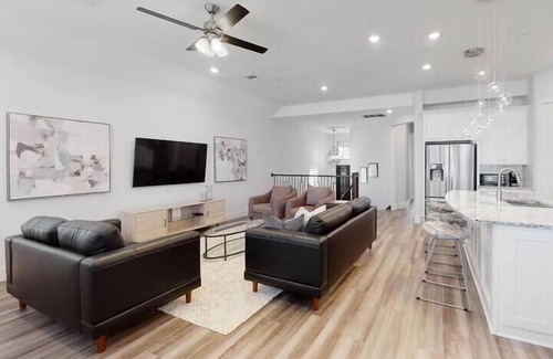The Colony House | Spacious townhouse w/attached garage