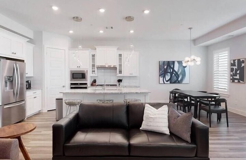 The Colony House | Spacious townhouse w/attached garage