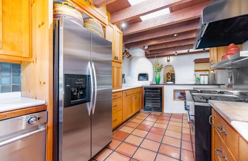 Santa Fe House | Spacious traditional Santa Fe adobe home