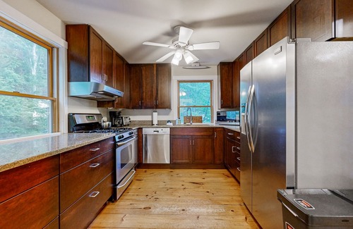 Round Pond Cottage | Spacious & tranquil waterfront hideaway on Muscongus Sound
