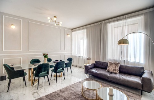 Rione VII Regola Apartment | Spacious Trastevere Family Home - 6 AC/WIFI/Heating/Elevator