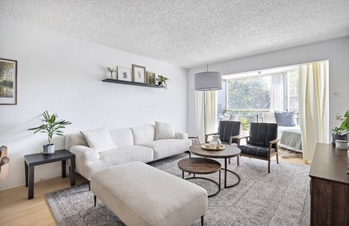 Niagara Condo | Spacious + Trendy King West Condo