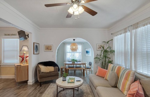 Riverside Heights House | Spacious & Tropical | Patio & Grill | Ace Location