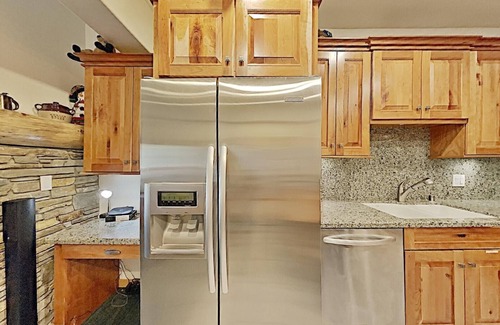 Mammoth Lakes Condo | Spacious Two Bedroom Condo with Loft! Enjoy Stargazing in a Quiet Neighborhood! (Snowbird 204) by RedAwning