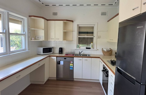 Seven Hills House | Spacious two-bedroom family house in Seven Hills