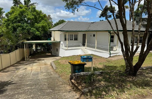 Seven Hills House | Spacious two-bedroom family house in Seven Hills