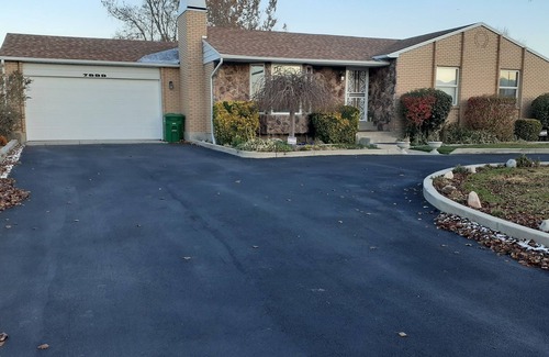 West Jordan House | Spacious Two Bedroom Suite an Hour's Drive from Eight Ski Resorts