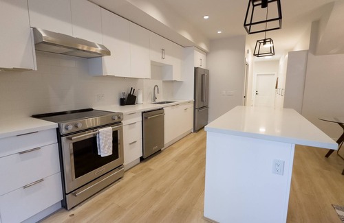 Port Moody House | Spacious Two Bedroom Townhome Near SFU + Breweries