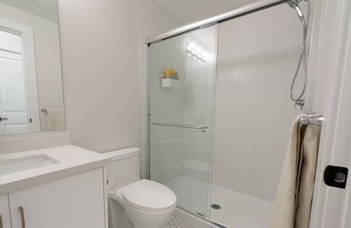 Port Moody House | Spacious Two Bedroom Townhome Near SFU + Breweries