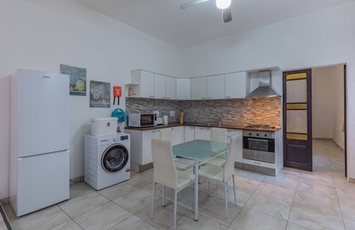 Cospicua Apartment | Spacious two bedroom in Bormla - Three Cities