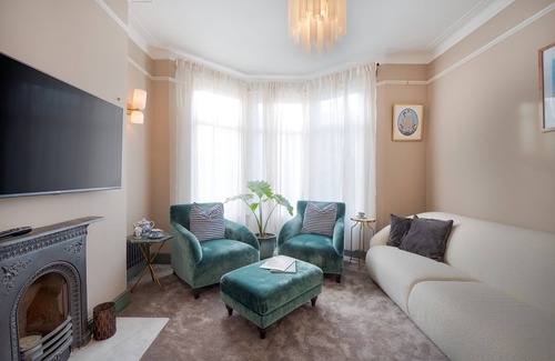 Thornton Apartment | Spacious two bedroom maisonette with private garden in Balham by UnderTheDoormat