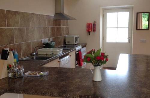 Kinross Cottage | Spacious two bedroom single storey self catering accommodation. Rural setting.