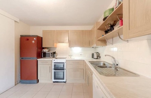 West Hill Apartment | Spacious Two Double Bedroom Flat
