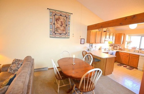 Estes Park Condo | Spacious Two-Level Condo with Spectacular Views Near Lake Estes