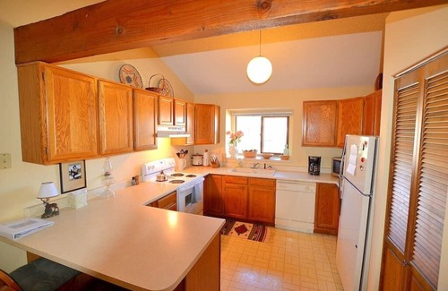 Estes Park Condo | Spacious Two-Level Condo with Spectacular Views Near Lake Estes
