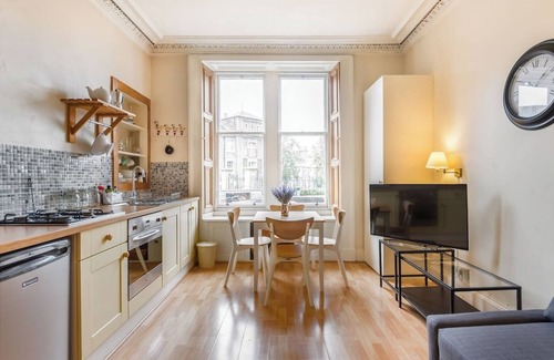 West End Apartment | Spacious & Unique city central 1 bed with WiFi