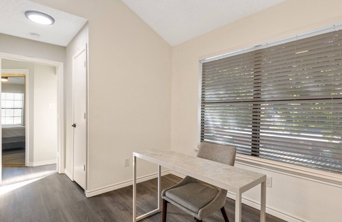 South Arlington House | Spacious & Unique / Home Office!