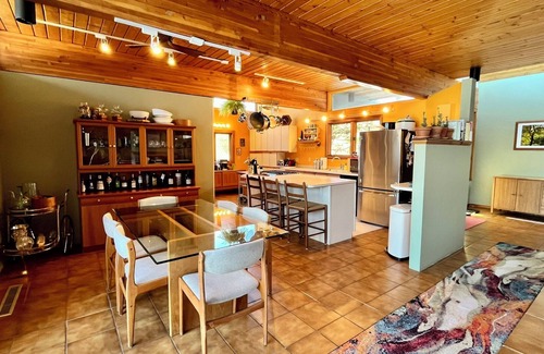 Weare House | Spacious, unique home w/mountain views. Enjoy pool in summer, skiing in winter!
