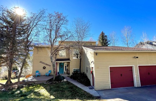 Glenwood Springs House | Spacious Unit with Stunning Mountain Views and Sunshine, minutes from Downtown!