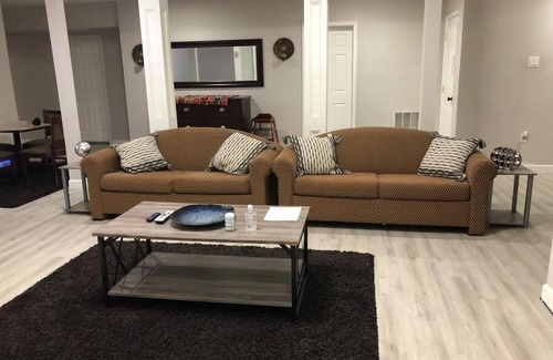 New Market House | Spacious Unit with Mountain View