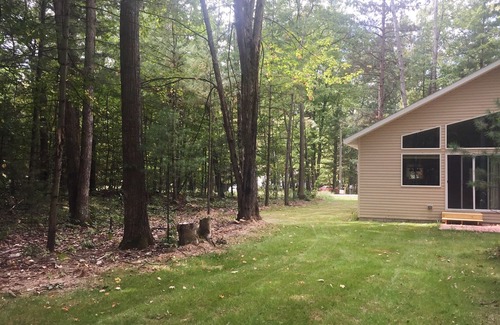 Interlochen House | Spacious Up North Cottage Nested in the Tall Timbers