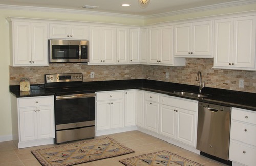 Newport House | Spacious, Updated, 2 Bedroom, 2 Bathroom Home Beside NY and Ida Lewis Yacht Club