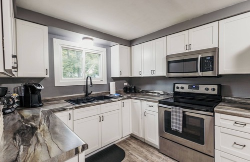 Trowbridge Park House | Spacious & Updated! Marquette Township Home - HotTub - Backyard - Garage