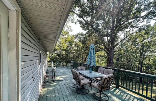 Mountain Home House | Spacious, updated lake house - less than a mile from Norfork lake!