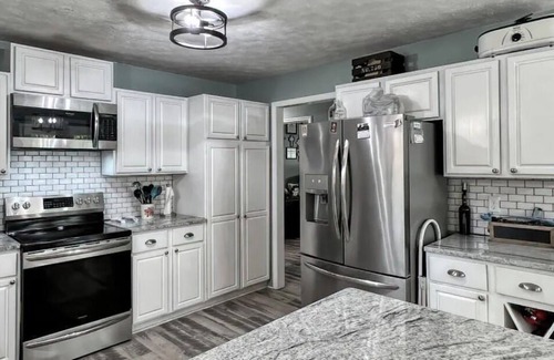 Mountain Home House | Spacious, updated lake house - less than a mile from Norfork lake!