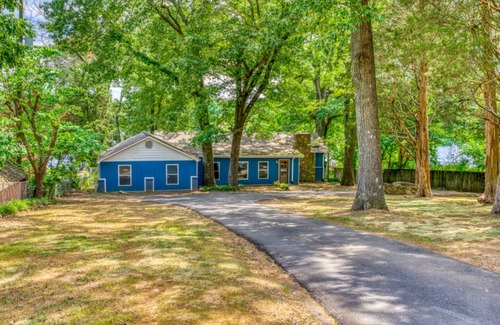Muscle Shoals House | Spacious, Updated, Modern Lake home near RTJ Golf Course