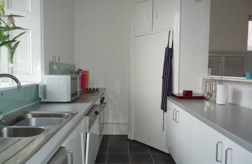 Bishopton Apartment | Spacious Upper Villa Apartment near Glasgow, close to Marr Hall & Ingliston