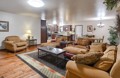 Spearfish Cabin | Spacious Upscale Duplex Close to Downtown Spearfish, Large Garage Open Living