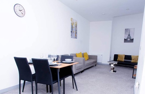 Doncaster Apartment | Spacious Urban City Apartment