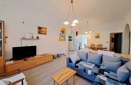 Mareda Apartment | Spacious Urban Retreat Apartment with Terrace - Two Bedroom Apartment with Terrace