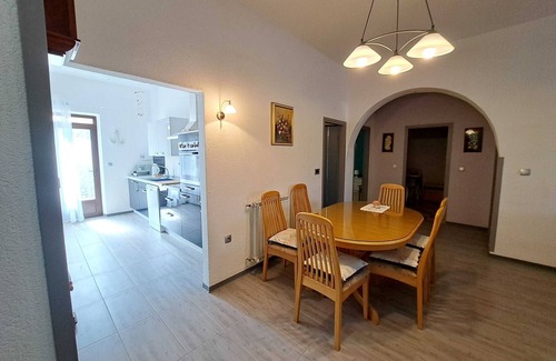 Mareda Apartment | Spacious Urban Retreat Apartment with Terrace - Two Bedroom Apartment with Terrace