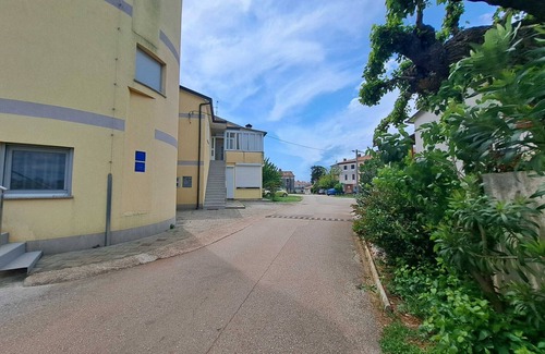 Mareda Apartment | Spacious Urban Retreat Apartment with Terrace - Two Bedroom Apartment with Terrace