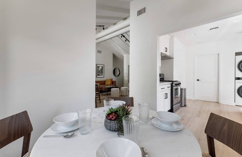 La Crescenta House | Spacious 3BR Family Home with Backyard & Views – La Crescenta Getaway