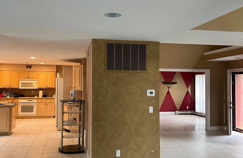 East Setauket Villa | Spacious 5-bedroom villa in pleasant Setauket- East Setauket with WiFi, AC