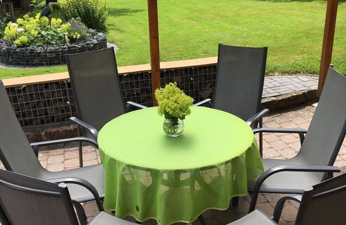 Speicherz Apartment | Spacious vacation apartment (100 m²) for up to 5 people with bathtub and shower