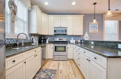Garden City House | Spacious vacation home, close to beach. Great Location and Amazing views.
