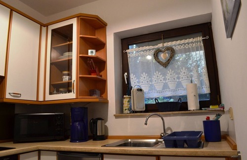 Grossenbrach Apartment | Spacious vacation apartment with private entrance in a quiet location.