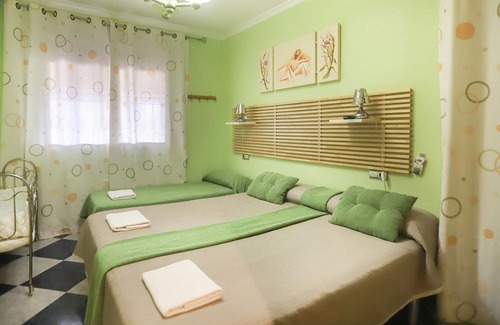 Puerto Lumbreras House | Spacious vacation accommodation on the border with Portugal.