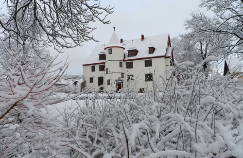 Roßdorf Apartment | Spacious vacation apartment (80 m²) for up to 4 people with free WiFi