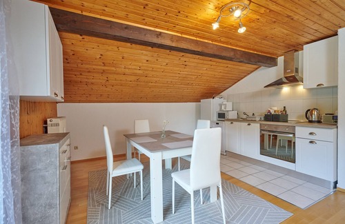 Marquartstein Apartment | Spacious vacation apartment 72 m², 1-4 persons, 2 bedrooms, WLAN, balcony