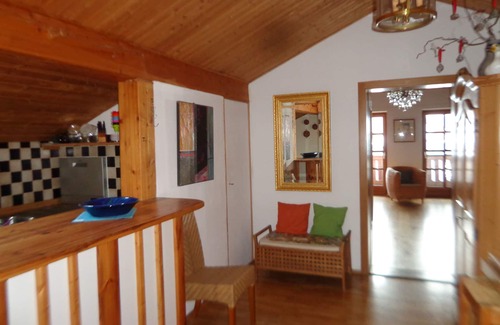 Diessen am Ammersee Apartment | Spacious, very quiet apartment with balcony to the South in well-kept villa