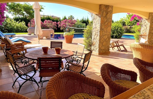Bonmont Terres Noves Villa | Spacious villa in urbanization near the sea
