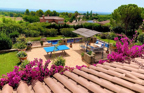 Bonmont Terres Noves Villa | Spacious villa in urbanization near the sea