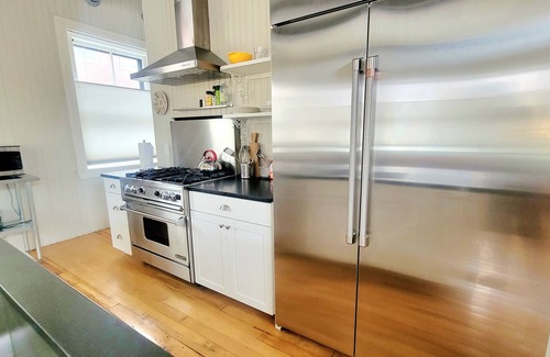 Providence Apartment | Spacious & Vibrant Two Level Artist's Loft/1 bed/2 bath