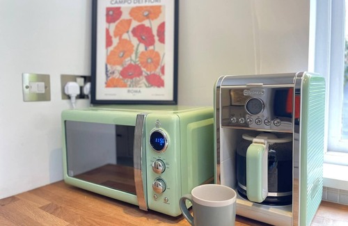 Leicester City Centre House | Spacious Victorian for 10 across Royal Infirmary