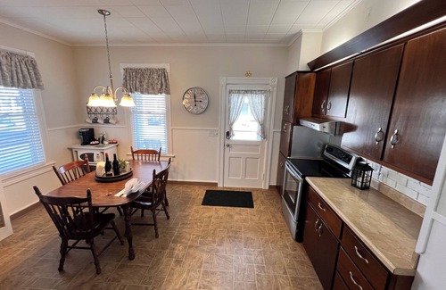 Geneva House | Spacious Victorian family home close to HWS, Seneca Lake and downtown Geneva.